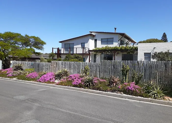 Selkie - Two Restful Studio Apartments Near Noordhoek Beach & Restaurants