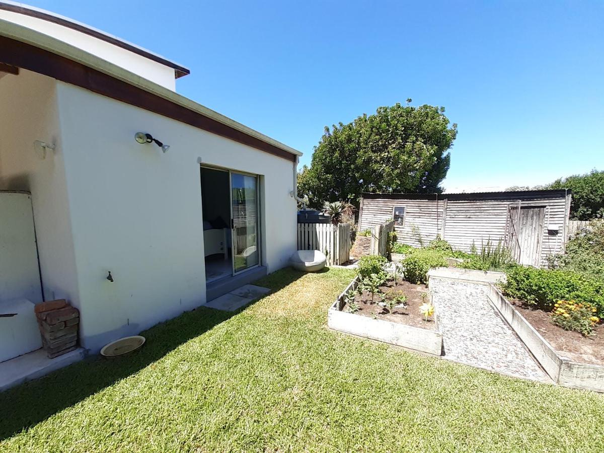 Selkie - Two Restful Near & Restaurants * Noordhoek